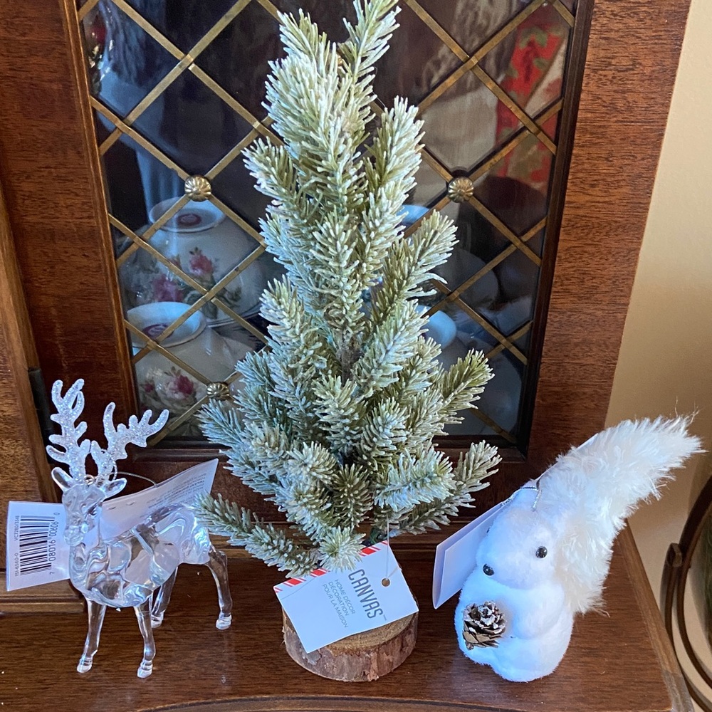 🆕 Trio of Christmas ornaments, white squirrel, deer and Christmas tree